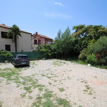 Apartments Sunny Flower Appartamento Funtana